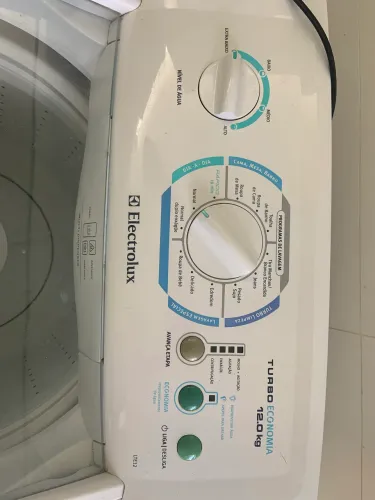 Vendo Máquina de lavar Eletrolux 12 kg com defeito no motor