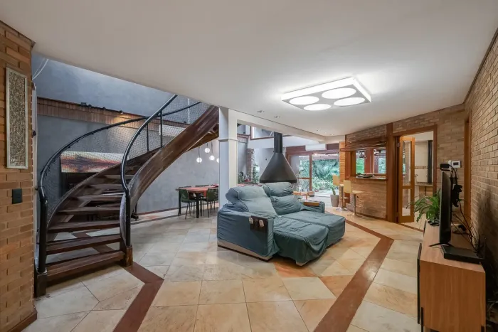 Casa semimobiliada para alugar no Chácara das Pedras com 4 quartos (2 suítes)