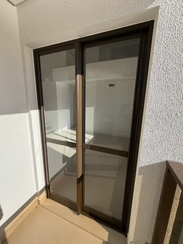 Porta de correr alumínio bronze 2 folhas 210 X 150 linha Inova