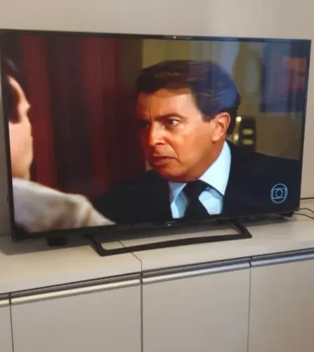 Smart TV Sony Bravia 49" 4K (KD49X705E) - Funciona, com detalhe na tela
