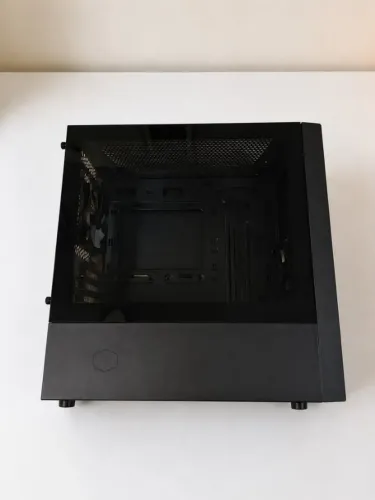 Gabinete Cooler Master ~ NR400