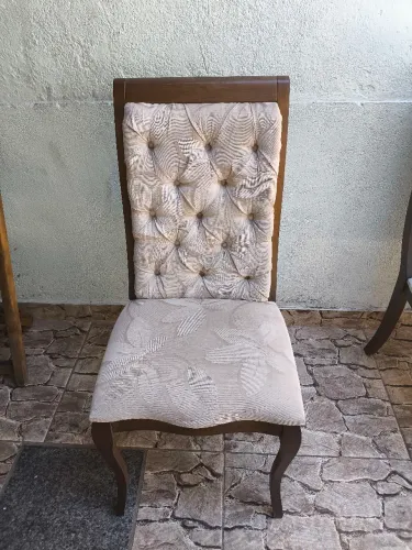 Cadeira estofada floral ( ler a descrição)