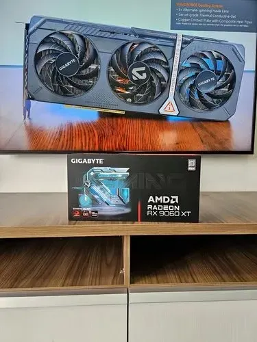 Placa de Video Gigabyte AMD Radeon RX 9060 XT Gaming OC, 16GB,