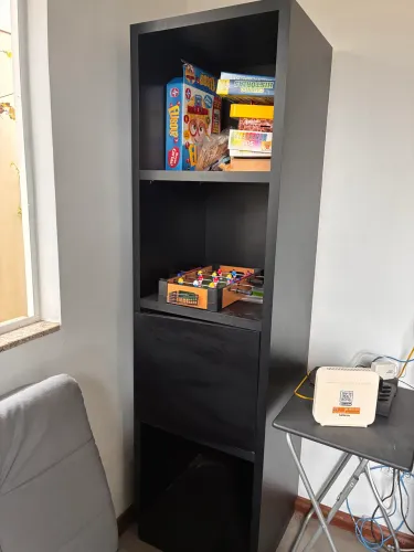 Estante MDF preta boa qualidade com porta