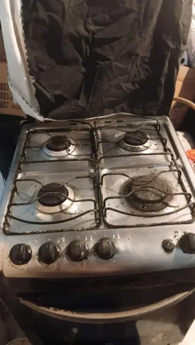 Vende-se fogão de 4 bocas 