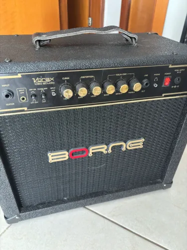 Caixa amplificada Borne Vorax 1050 studio