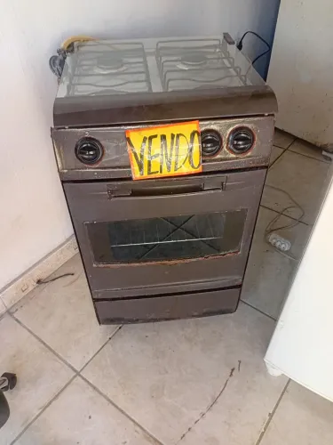 Vendo fogão funcionando tudo por 150,00 entrego