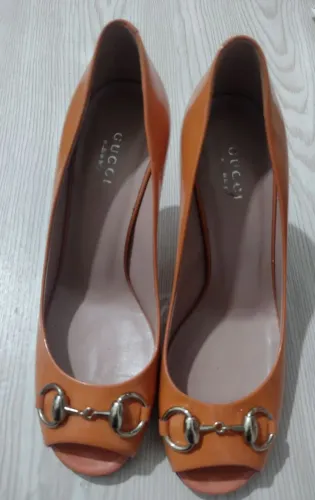 Sapato Gucci Peep Toe Horsebit Couro Envernizado Laranja Original - Tam 37 EUR (35 BR)