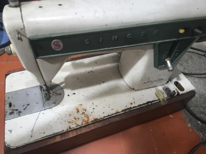 Máquina de costura Singer