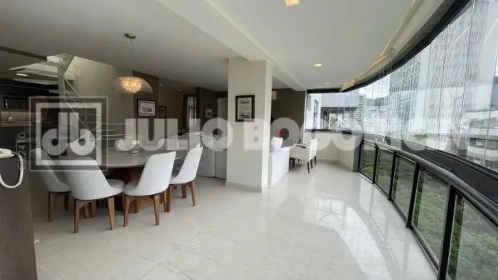 Cobertura Duplex à venda no Leblon - Reformada - 4 Quartos (3suítes) - 3 Vagas - Infraestr