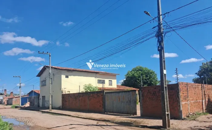 Casa Duplex com Ponto Comercial | Rua do Café Bairro Santa Maria