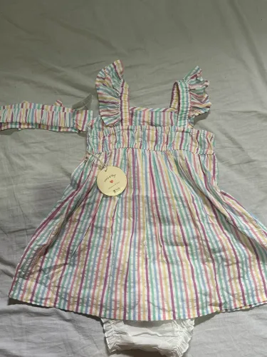 VESTIDO INFANTIL COM ESTAMPA DE LISTRAS COM CALCINHA E FAIXA DE CABELO  TAM 12 A 18 MESES 