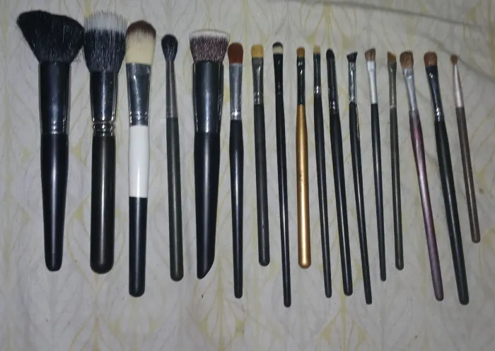 Kit de pinceis 4 originais M.A.C e 13 sortidos de marcas variadas nacionais