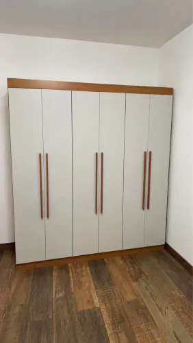 Guarda roupas 6 portas
