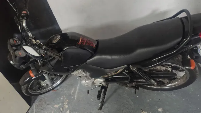 moto Yamaha Factor 125 preta 