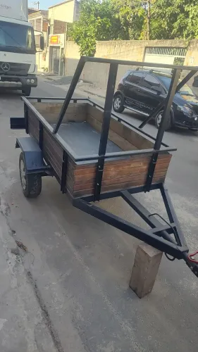 Vendo está carretinha pronta pra trabalhar medidas 2 10cm por 1,02cm leia a descrição.
