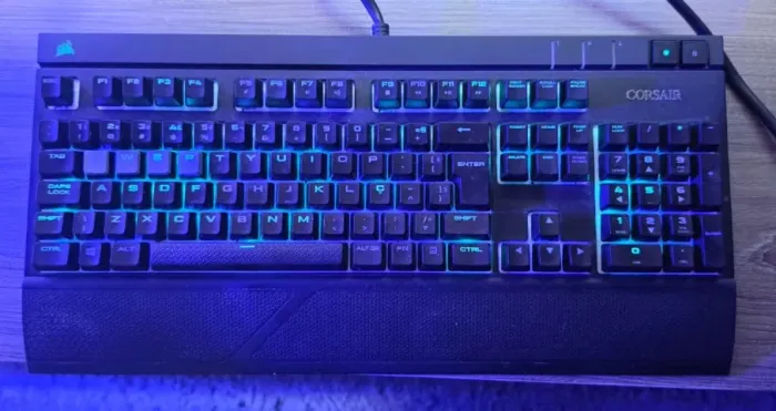Teclado Gamer Corsair Strafe RGB - DEFEITO