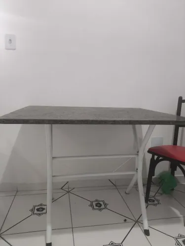 Mesa de granito com 3 cadeiras