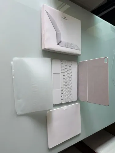 Apple Magic Keyboard para iPad Pro 11 / iPad Air - Original com Trackpad