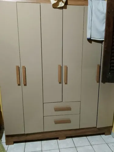 Guarda roupa 6 portas