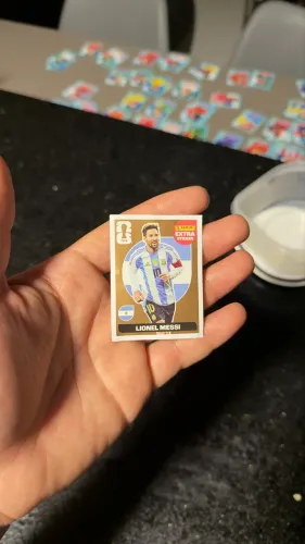 Figurinha EXTRA STICKER GOLD do Lionel Messi ?