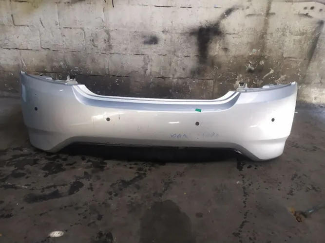 Para choque de Nissan versa com sensor original 
