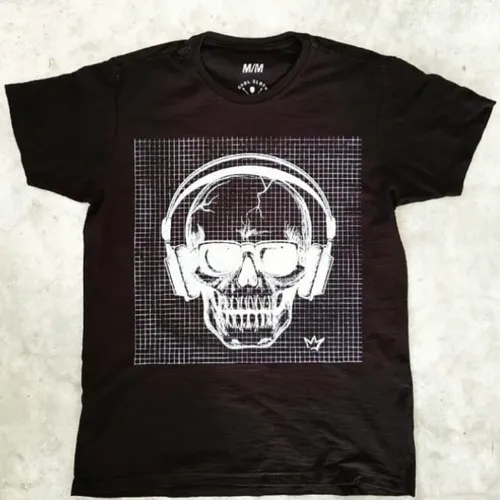Camiseta Masculina Preta Estonada Skull Cavera com Fone de Ouvido - 100% Algodão