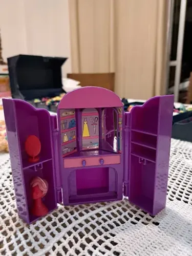 Armário da Polly com 2 Pollys