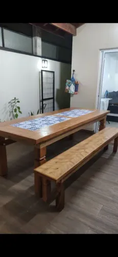 Mesa de peroba rosa 