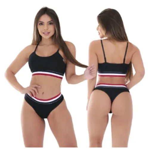 Conjunto de lingerie preto com detalhes em vermelho