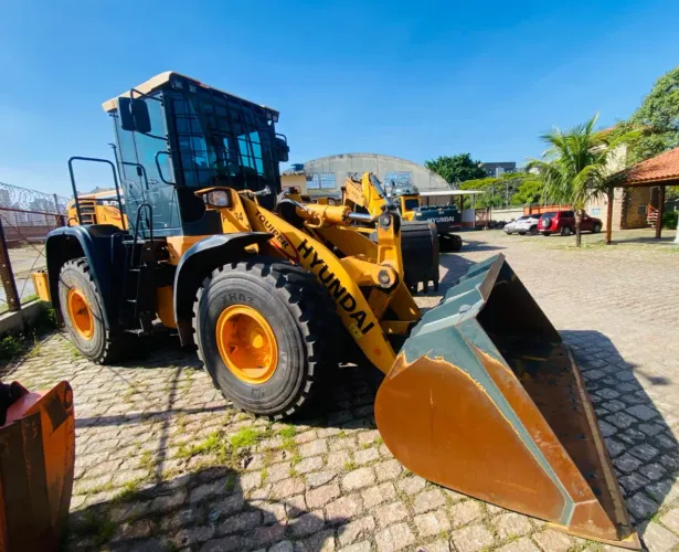 Pá Carregadeira Hyundai HL757-9 ano 2021 com 2.000 horas, em SP