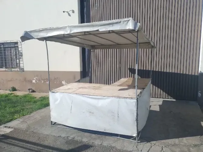 VENDO BARRACAS DE FEIRA COM MESAS