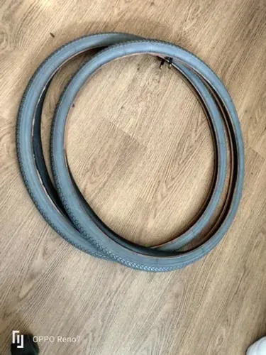 Par de Pneus para Cadeira Rodas 24x1.3/8 Durable Cinza-claro