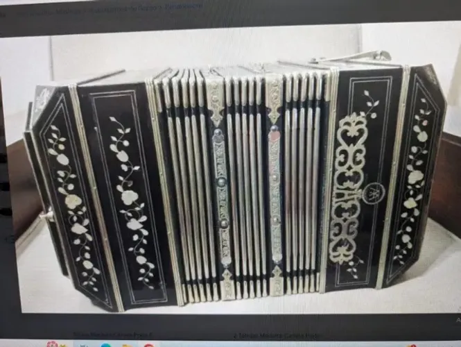 Bandoneon Alfred Arnold 142 Tons (relíquia)