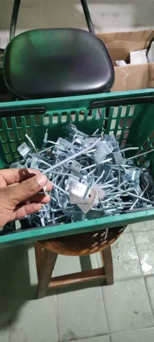 Ganchos painel canaletado R$1,50 a unidade 