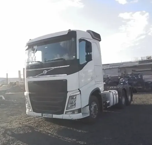 Volvo FH540 ano 2017, 6x4, cabine leito, em SP