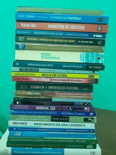 Livros diversos: Administração, Finanças, Marketing, etc.