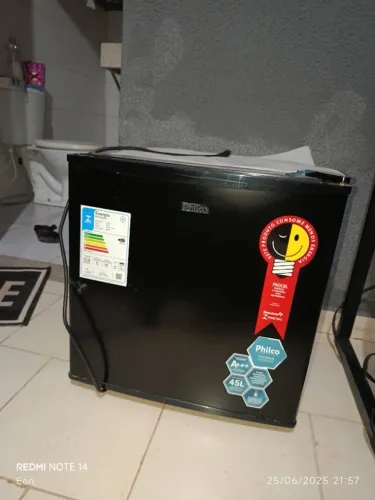 Frigobar Philco seminovo 
