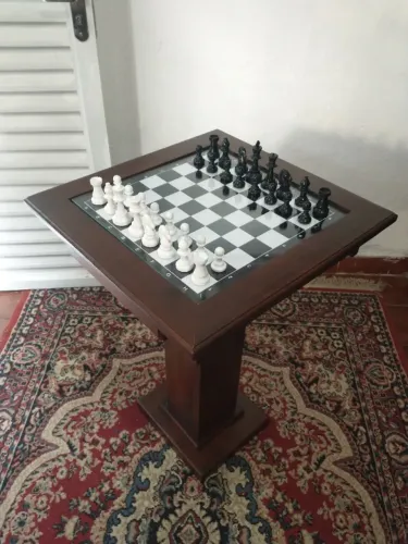Mesa para jogar Xadrez e Damas 