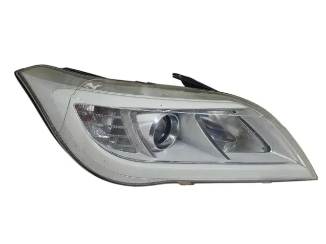 Farol lado direito com detalhe Lifan X60 vip cvt 1.8 2018