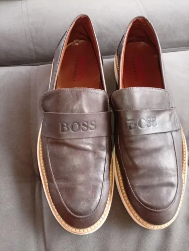 ALÔ ALÔ MOCASSIM HUGO BOSS DE COURO ORIGINAL USADO EM EXCELENTE ESTADO