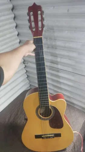 Violão Elétrico conservadíssimo e funcionando no som, regulado por profissional!