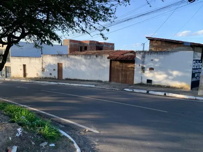 Área à Venda - 455 m² - Bairro Jurema - Vitória da Conquista/BA