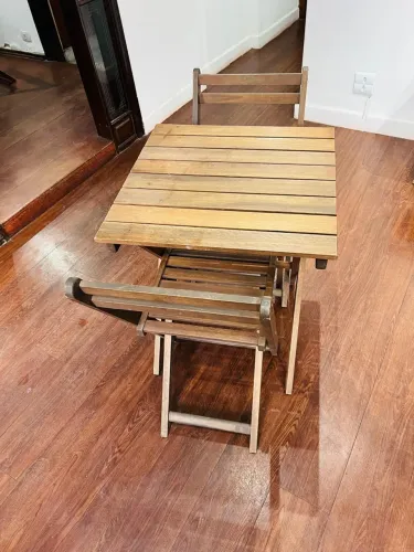 Conjunto Mesa e 2 Cadeiras de Madeira