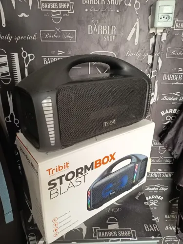 Tribit storm box ( caixa som ) retirada em mãos 