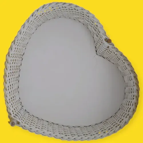 Cesta de Vime Branca em Formato de Coração