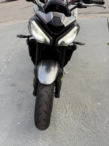 Triumph 765R toda original?