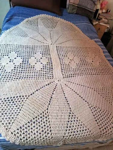 Colcha ou tapete de crochê artesanal (feito a mão)