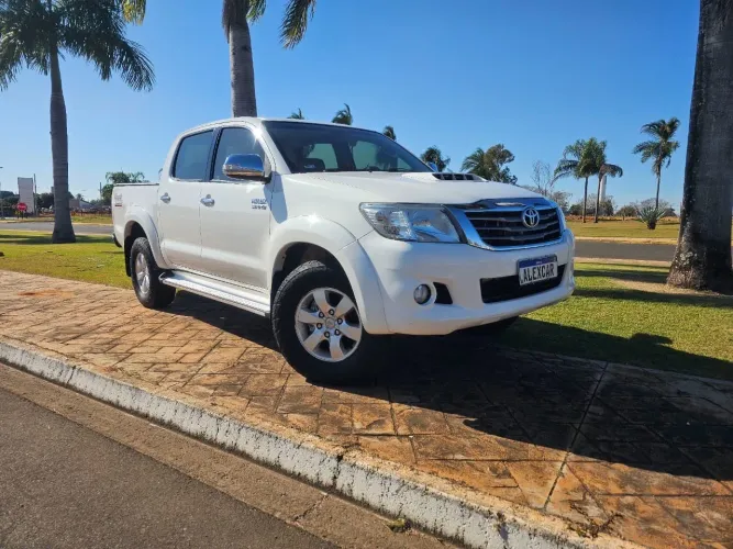Toyota Hilux CD SRV D4-d 4X4 3.0 TDI Diesel AUT 2015