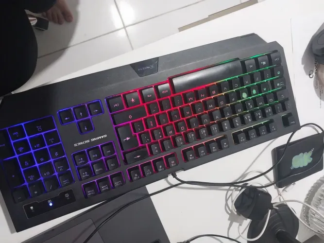 Teclado semi mecânico